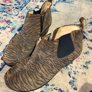 Alegria bootie size 40 ever roar. Tiger print.